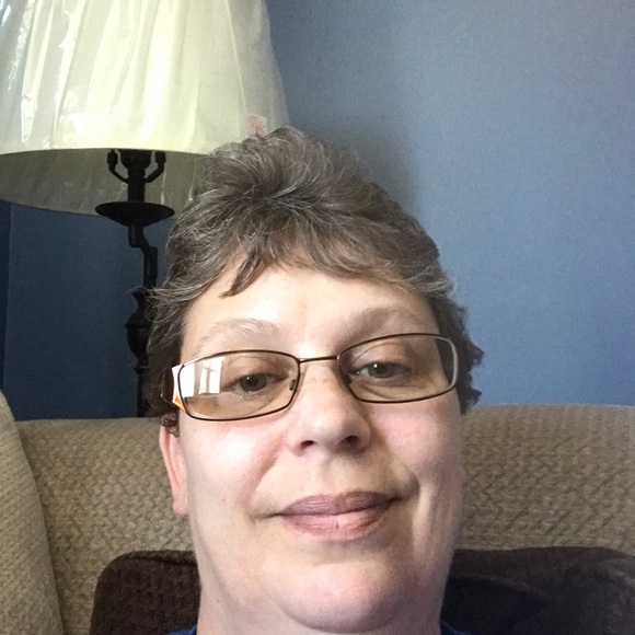 Meet your Posher, Laurie - Picture 1 of 1